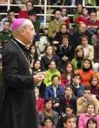 Vị Giám Mục của Opus Dei gặp gỡ hàng trăm gia đình tại Rome.