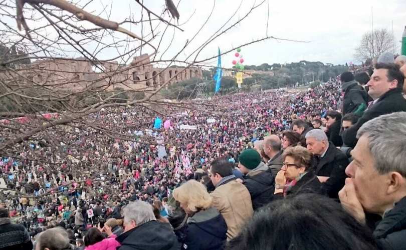Hạ viện Ý thông qua kết hợp dân sự đồng tính bất chấp các cuộc biểu tình lớn ủng hộ gia đình