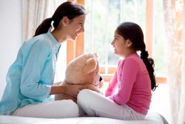 Những câu hỏi cha mẹ nên dùng để hỏi thăm, trò chuyện với con