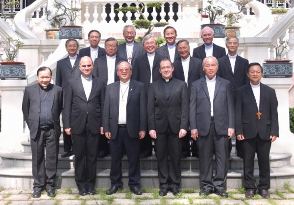 Phái đoàn Bộ Ngoại Giao của Tòa Thánh thăm TGP Sài Gòn