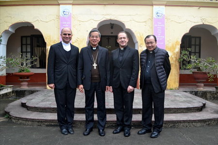 Phái đoàn Bộ Ngoại giao Toà thánh đến thăm Việt Nam