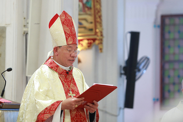 Đức cha Giuse Vũ Văn Thiên chính thức nhận sứ vụ Tổng Giám mục tại Tổng Giáo phận Hà Nội