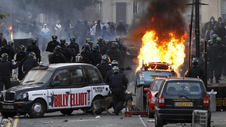 Chúng ta nghĩ gì nhân cuộc bạo loạn tại nước Anh?